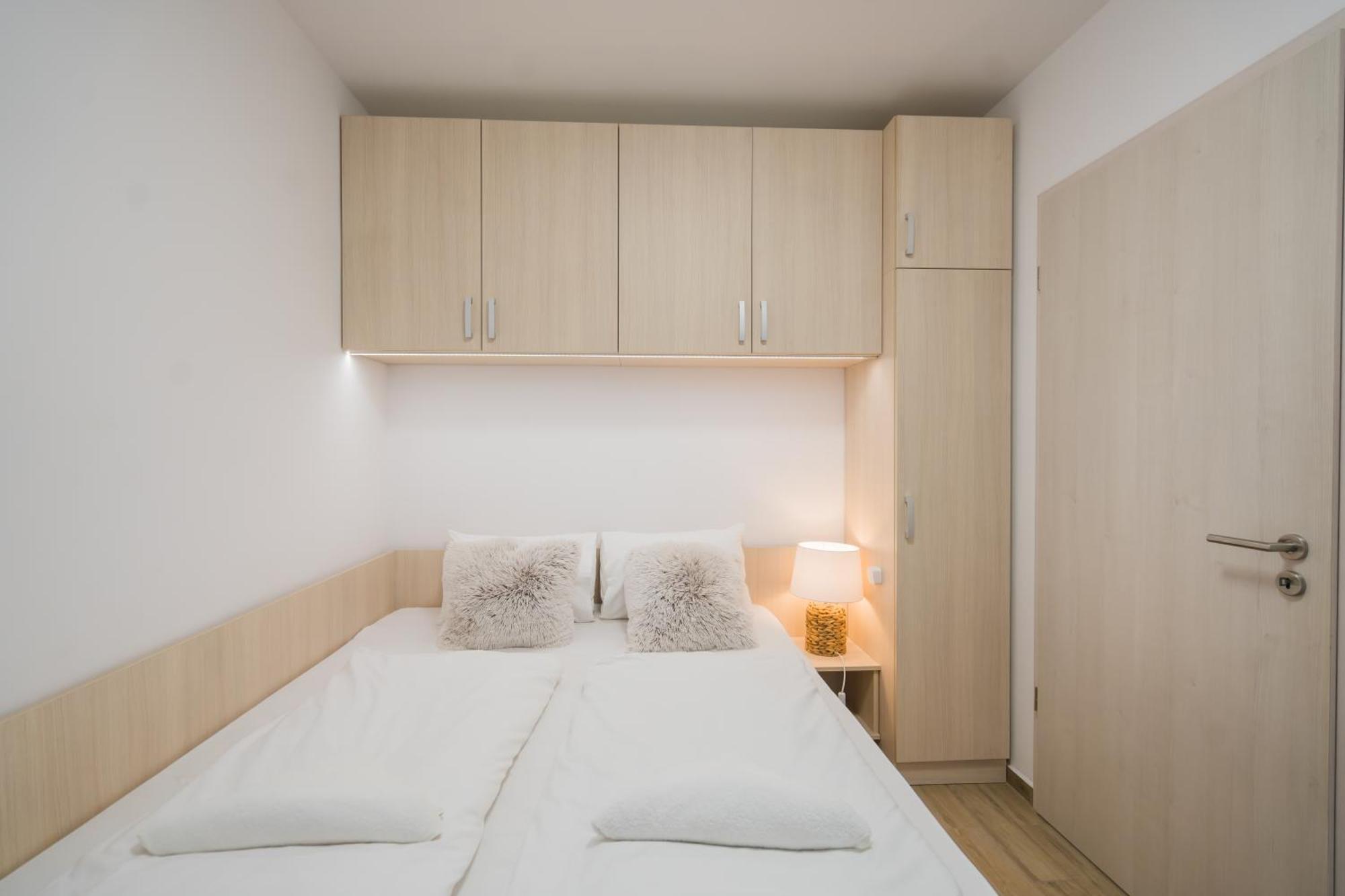 LelleMarine Apartman Balatonlelle Esterno foto