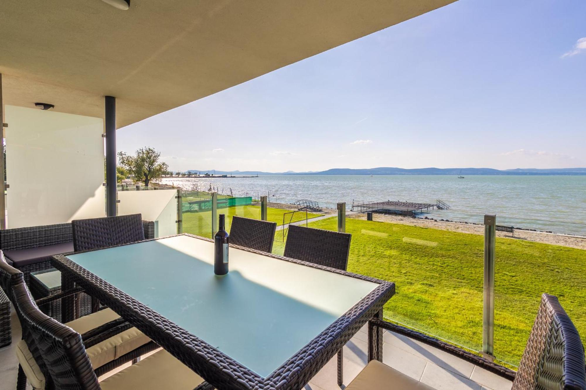 LelleMarine Apartman Balatonlelle Esterno foto
