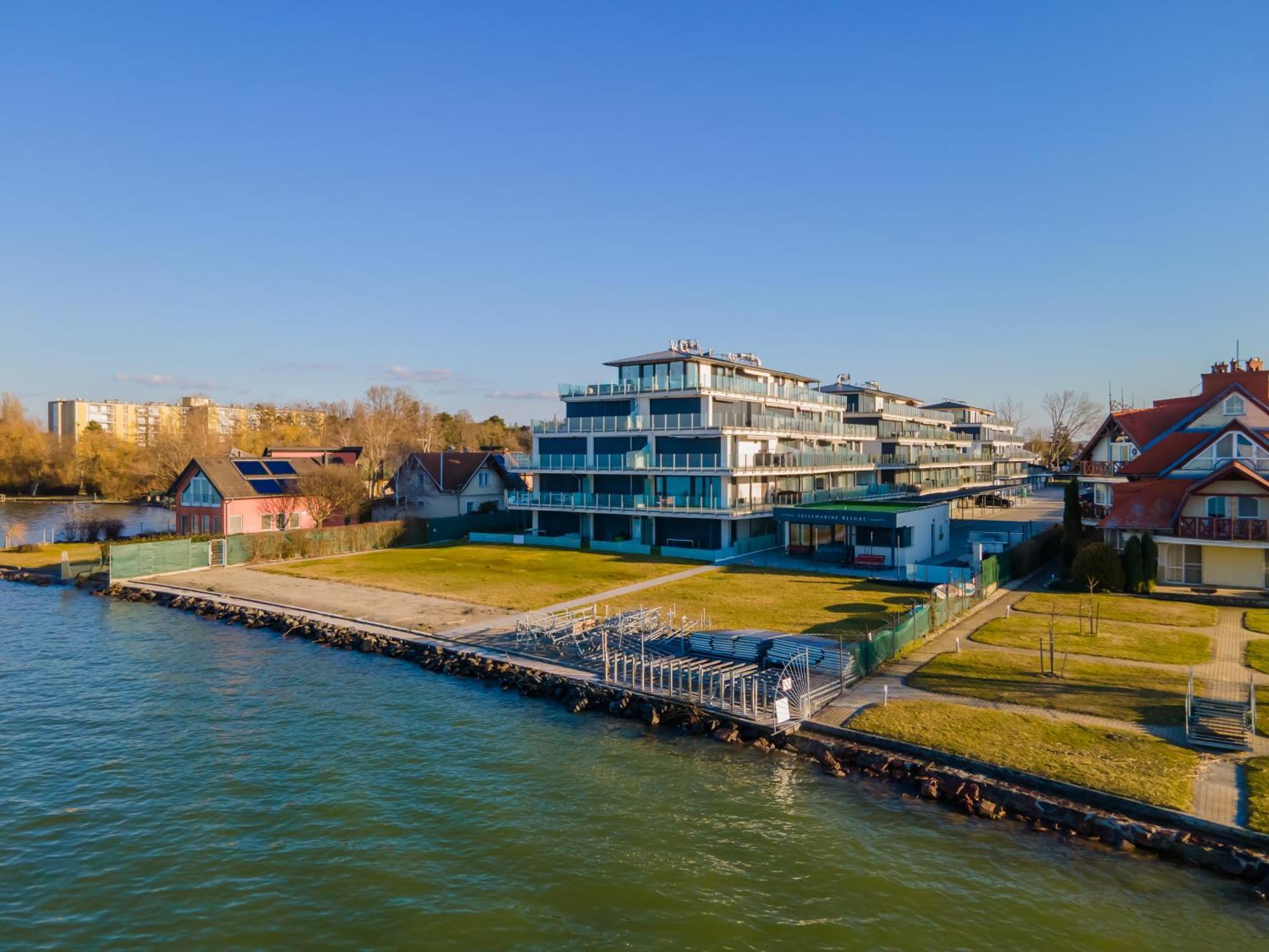 LelleMarine Apartman Balatonlelle Esterno foto