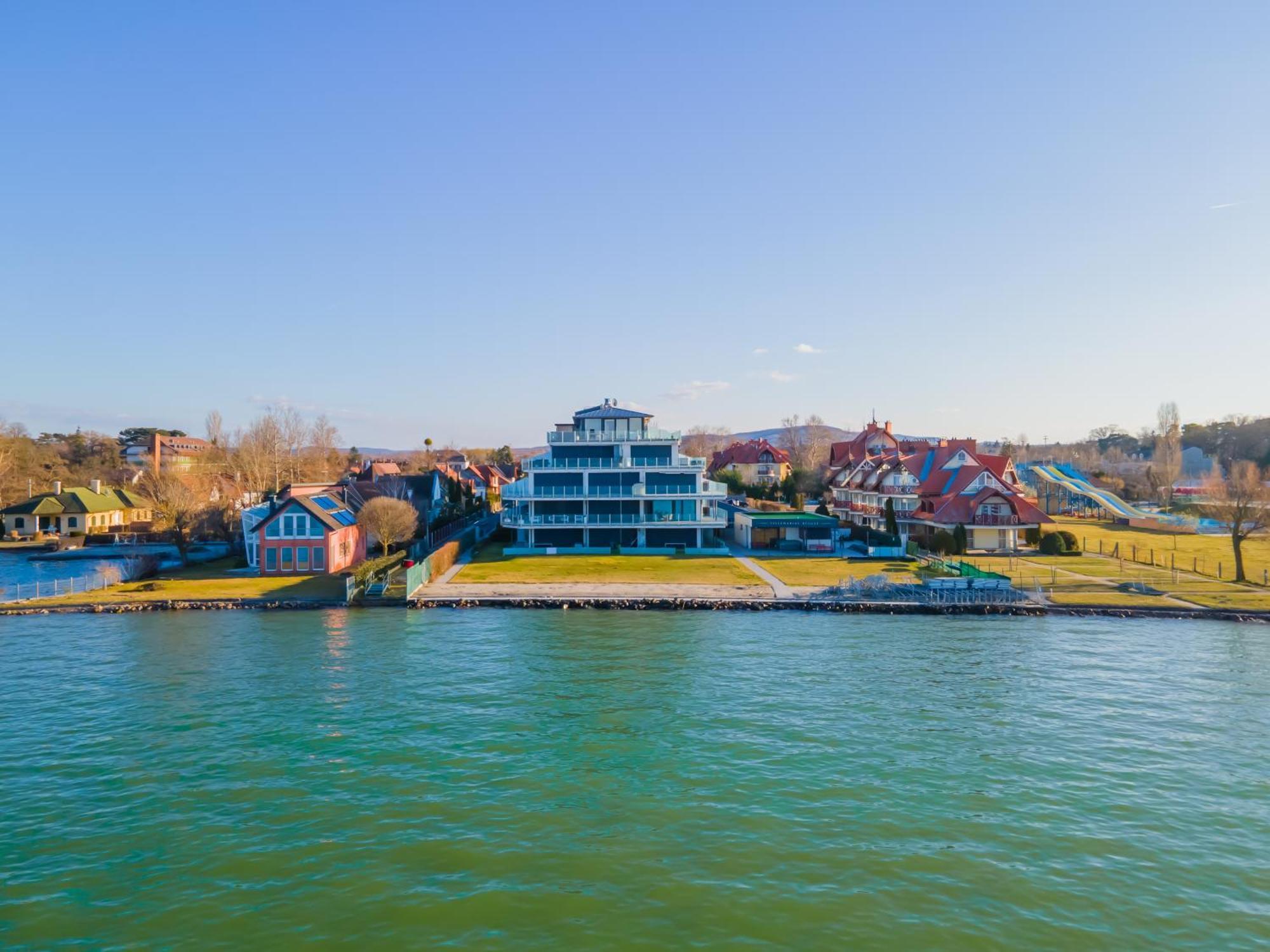 LelleMarine Apartman Balatonlelle Esterno foto